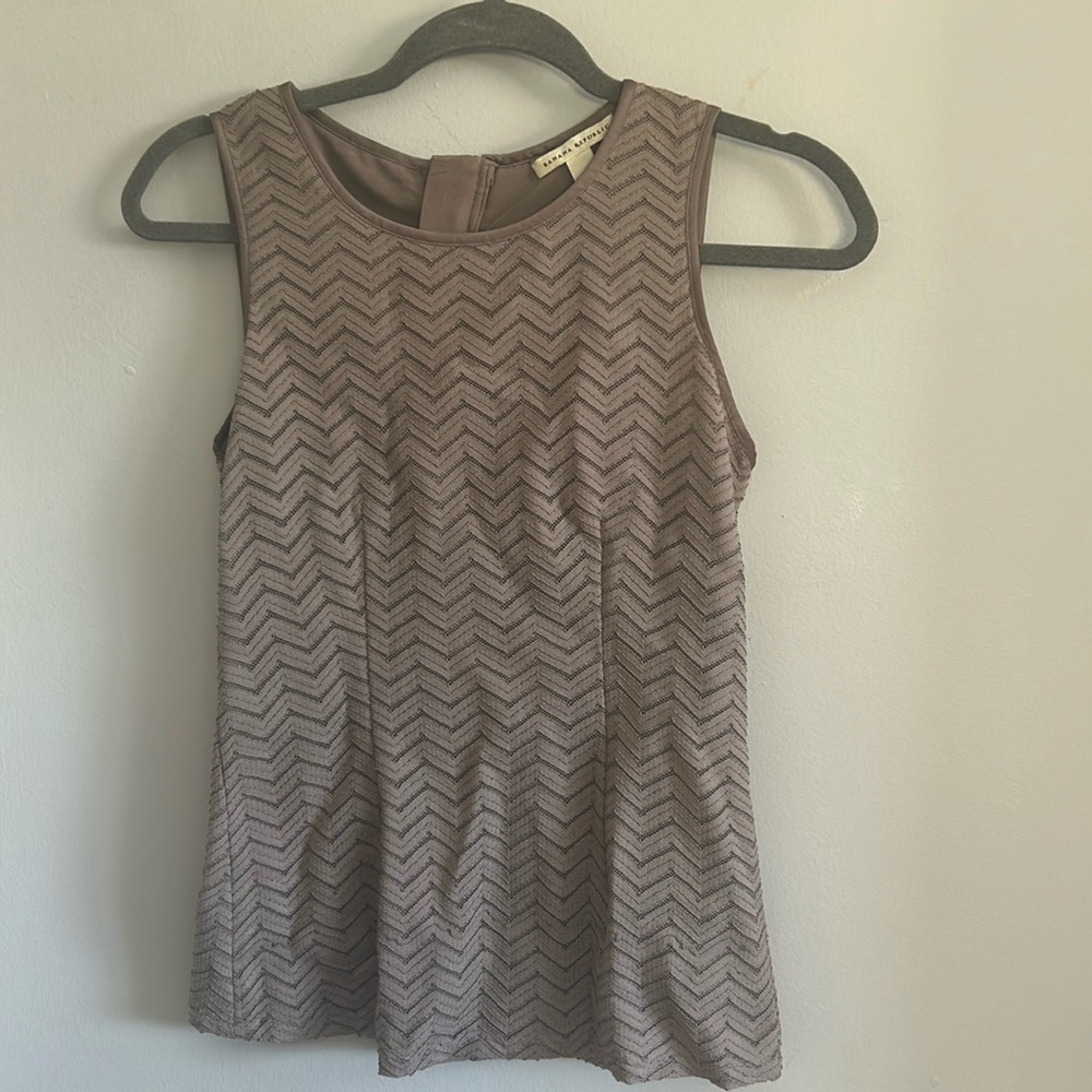 Banana republic is zigzag lace shell, sleeveless top Size 0